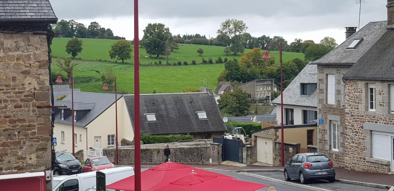 Maison De Berry Bed & Breakfast Villedieu-les-Poeles-Rouffigny Exterior photo